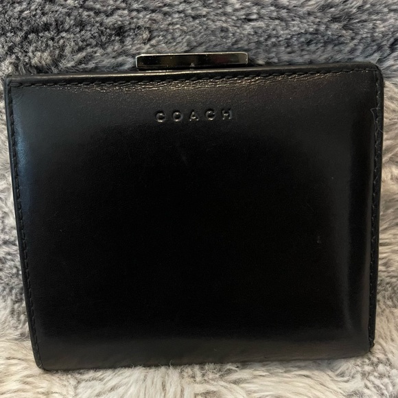 Vintage Coach Soft Black Leather Bi Fold Coin Purse Wallet Cards Bills - Picture 2 of 13